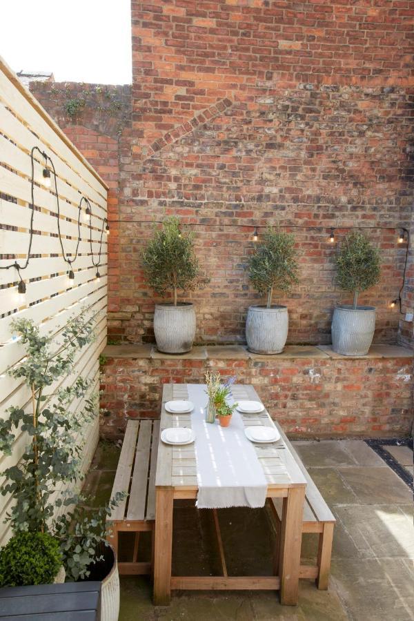 Apartment The Courtyard By Chateau Anna, - Free Parking York
