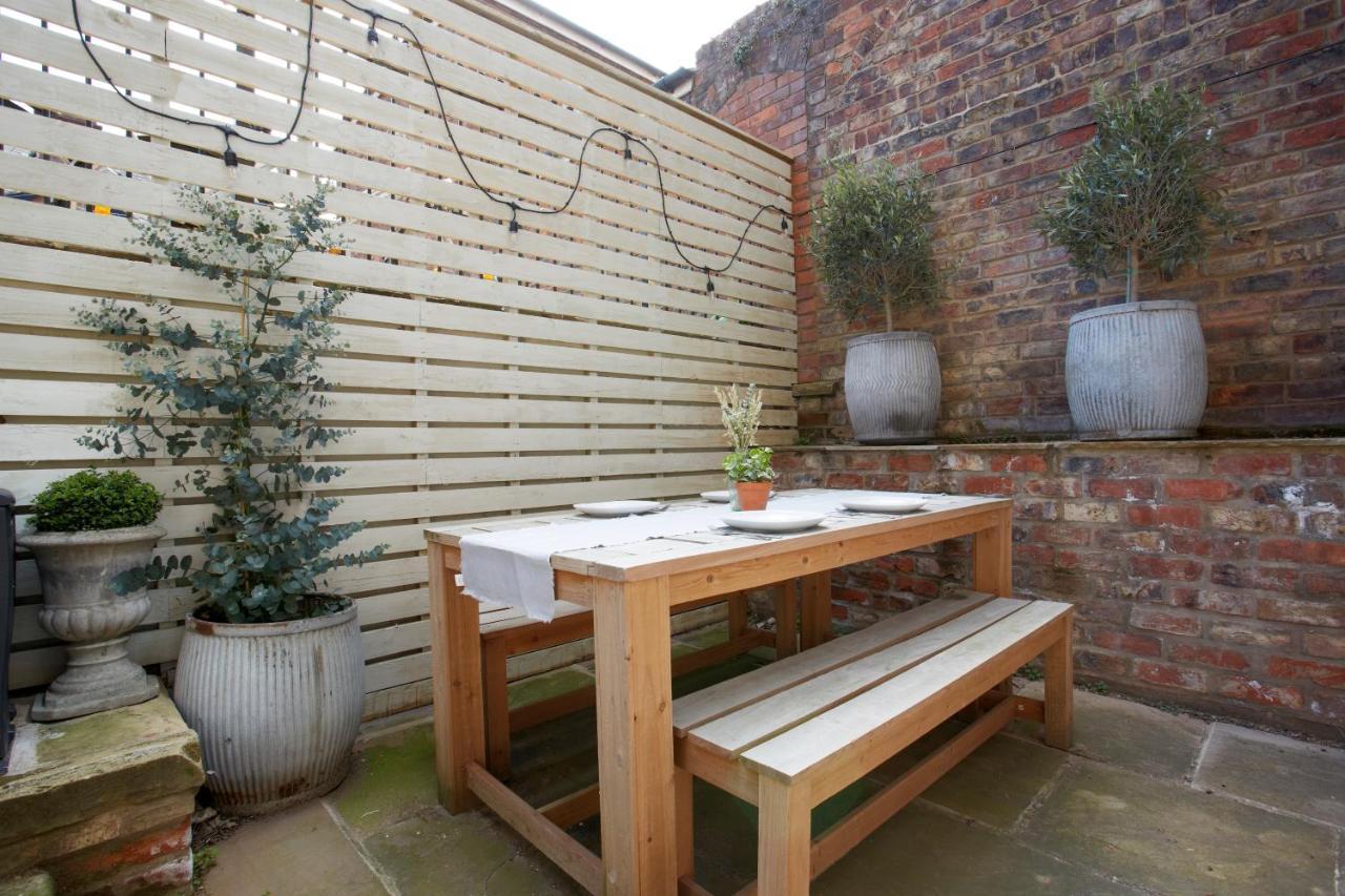 The Courtyard By Chateau Anna, - Free Parking Apartment
