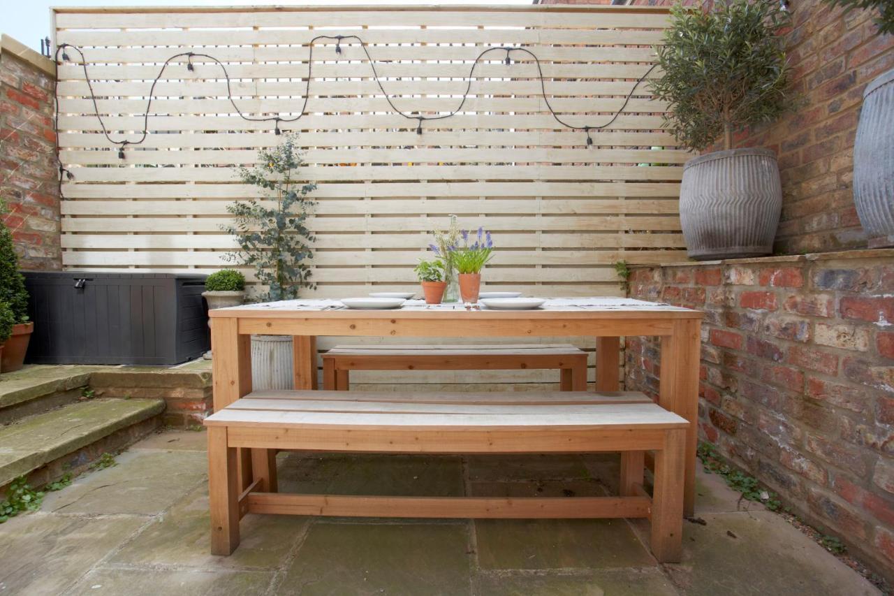 The Courtyard By Chateau Anna, - Free Parking York