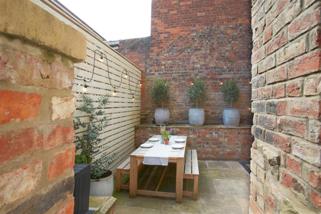 The Courtyard By Chateau Anna, - Free Parking Apartment York