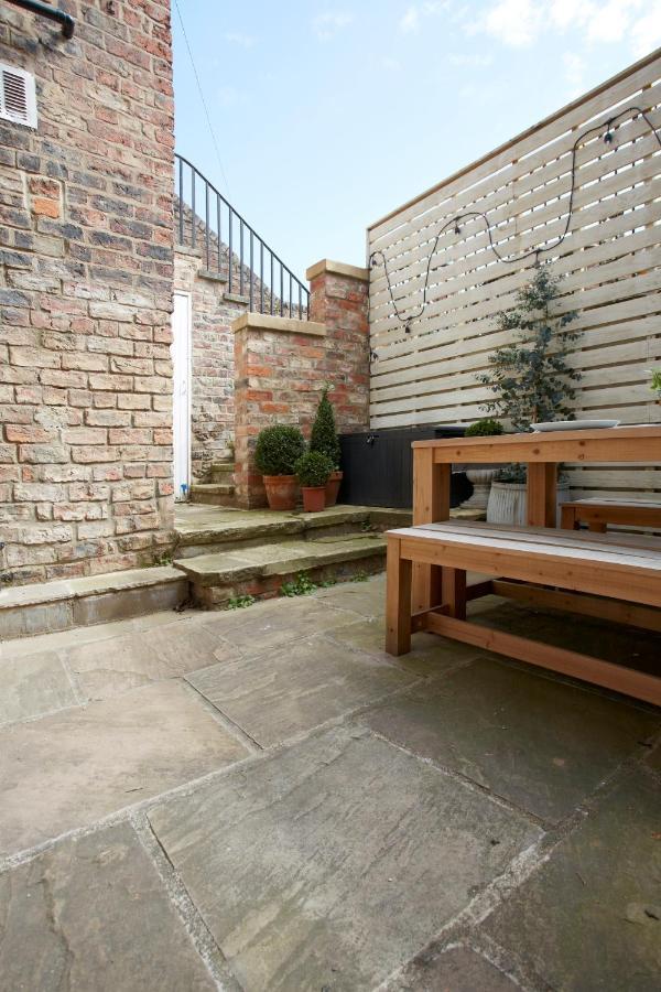 The Courtyard By Chateau Anna, - Free Parking